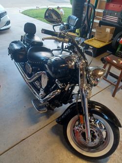 2004 Yamaha road star midnight addition xv1700 only 17,000 miles runs great beautiful motorcycle …..