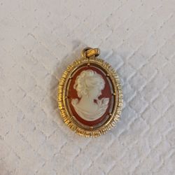 Beautiful Gold Toned Avon Cameo Double Sided Necklace Pendant, Victorian Design 