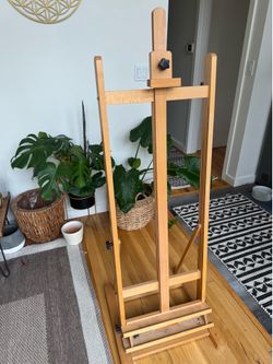 Solid Wood Studio Art Easel (5 ft Tall) – Great Condition!