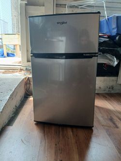 Whirlpool 3.1 cu ft Mini Refrigerator
