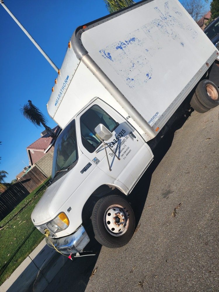 2000 Ford E-450