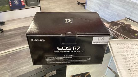 Canon R7 Body only