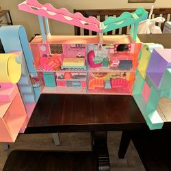 L.O.L. Surprise Dollhouse 