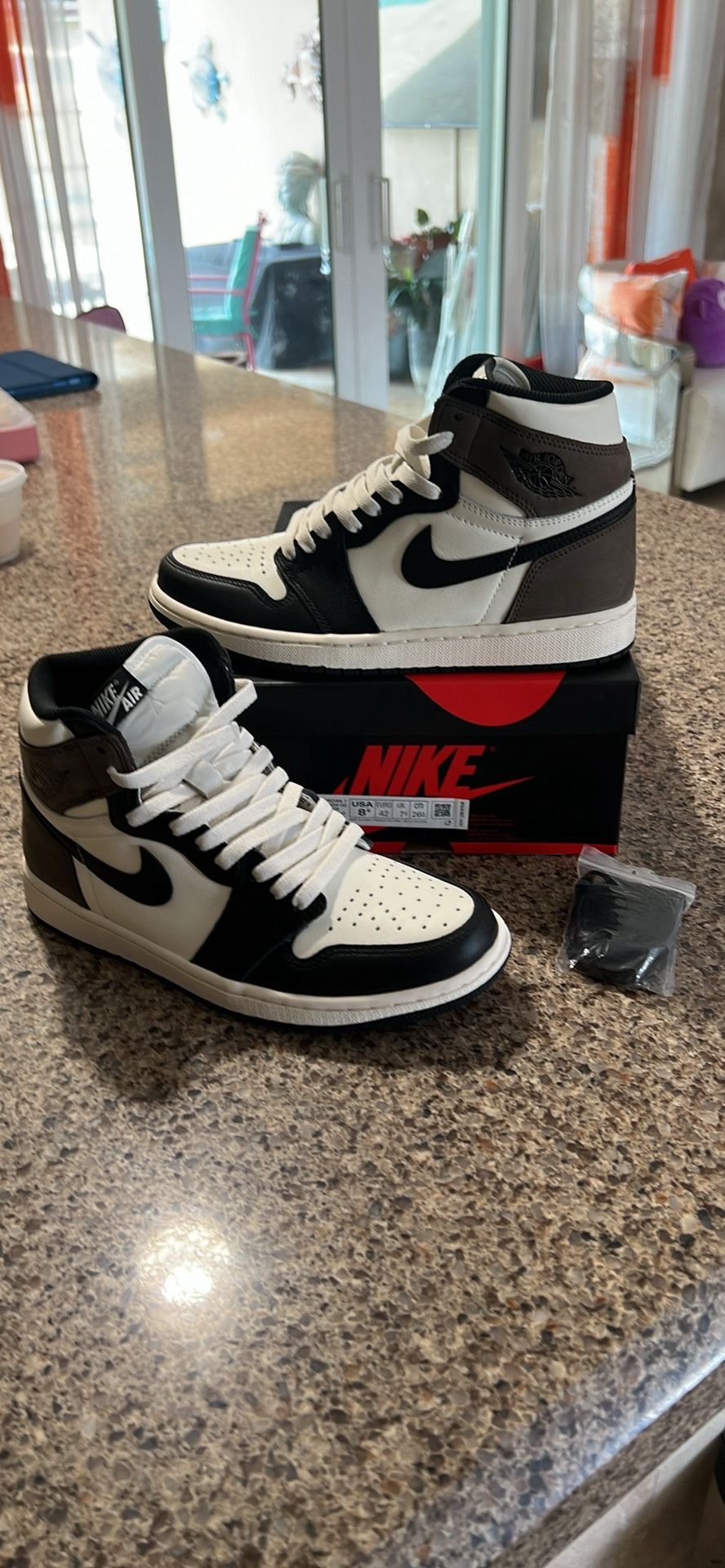 Jordan 1 Mocha Size 8.5