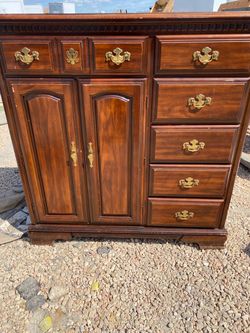 Dresser 47 X 44 X 18