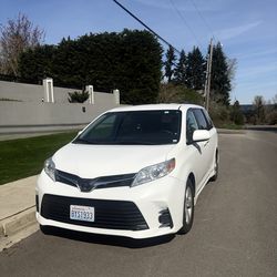 Toyota sienna minivan