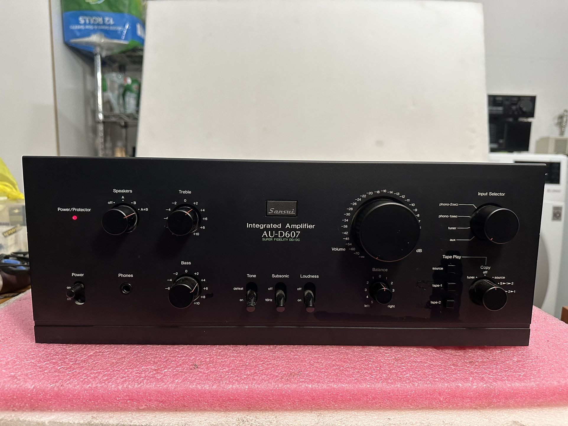 SANSUI AU-D607 STEREO INTEGRATED AMPLIFIER.MADE IN JAPAN