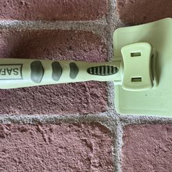 Self-cleaning Cat Brush