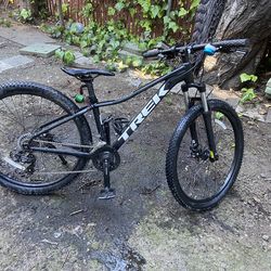 Trek Marlin 4 Mountain Bike 27.5 inch