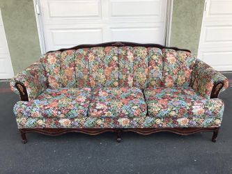 $200 Vintage Multi Color Floral Couch Pick Up In Vista