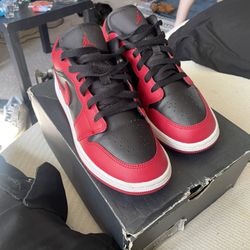 Jordan 1 Lows Size 7Y 8.5 W Red