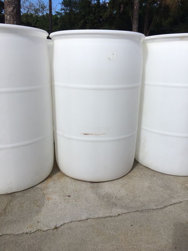55 gallon plastic drums for Sale in Fort Pierce, FL OfferUp