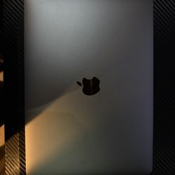 MacBook Pro 2019 13 inch | 1.6 GHz Quad-Core Intel Core i5.
