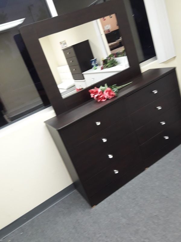 Expressso Compressed Wood Dresser With Mirror And Beautiful