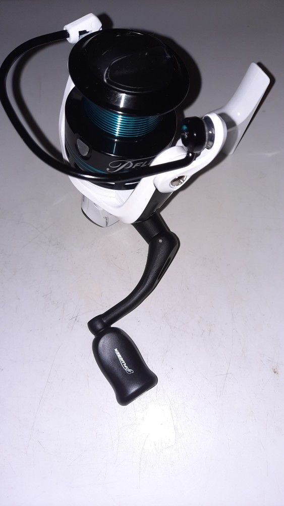 Pflueger Monarch 20 Spinning Fishing Reel - Brand New Never Even Had Line On It.