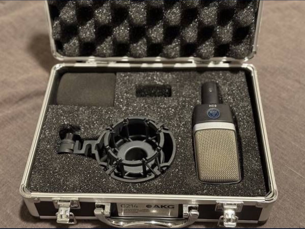AKG C214