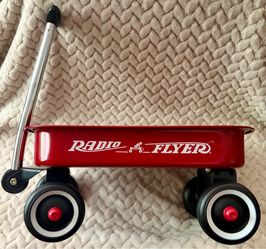 Very Good Condition! Small Red Radio Flyer Wagon