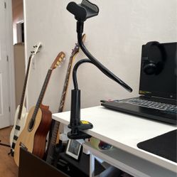 Bendy tripod for phone