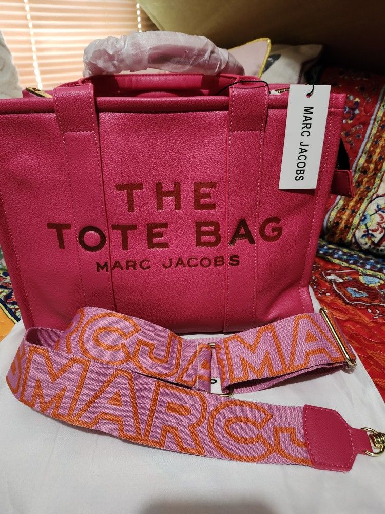 Marc Jacobs Tote ( Medium )