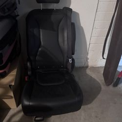 Kia Carnival 2023 Middle Row Seats 