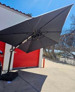 Cantilever Patio Umbrella With Base on Wheels 11ftx8ft **Read**