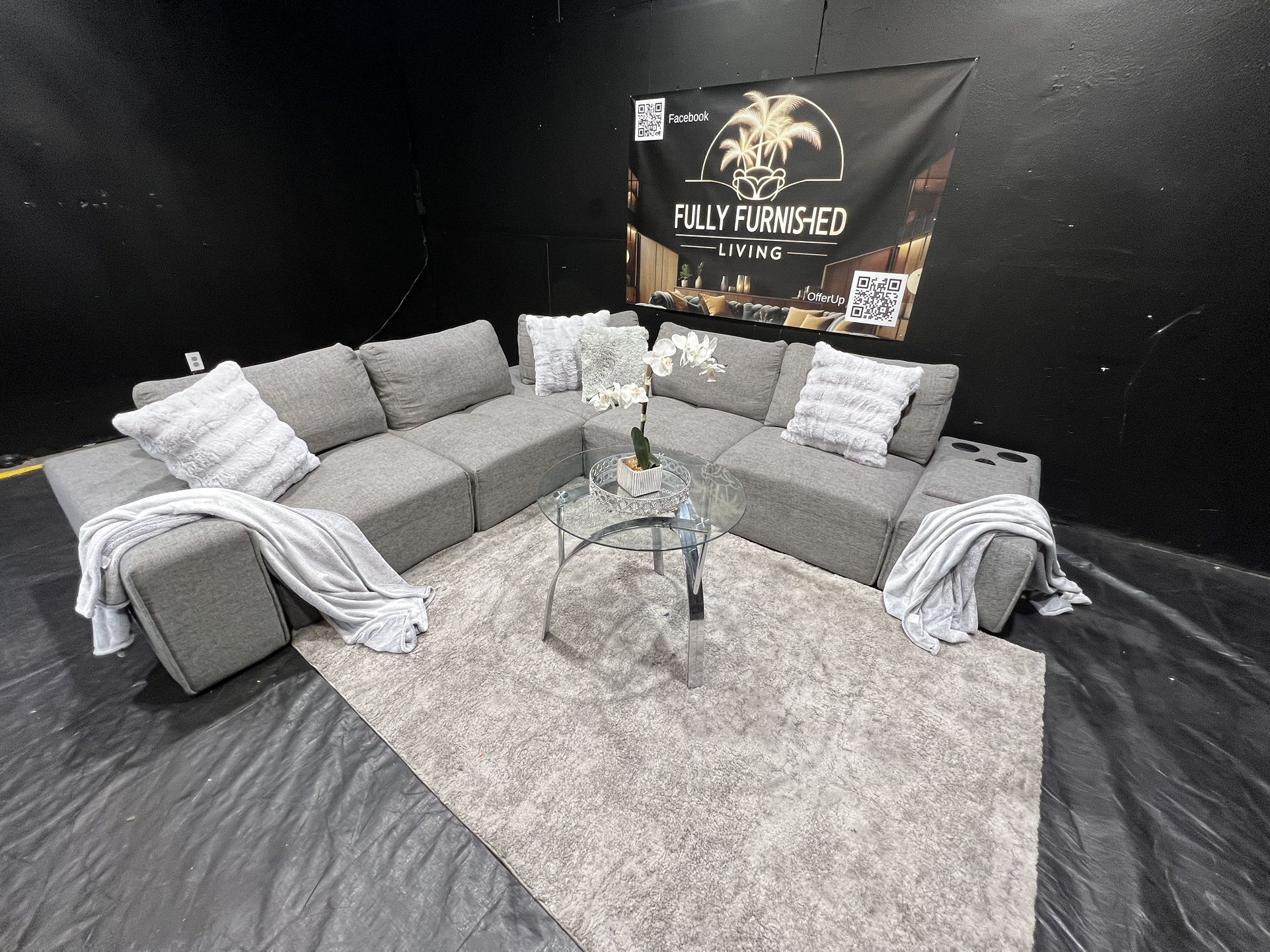 Sectional/couch/sofa,Grey, Laney Park, Bluetooth speaker,117x120,pickup Tampa, Delivery available 
