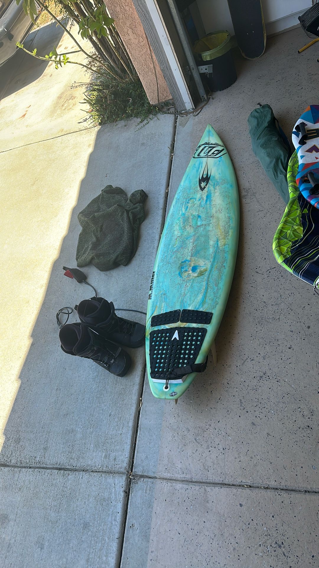 Around 6ft Surfboard Hard Top Plus Old Snowbaord Boots