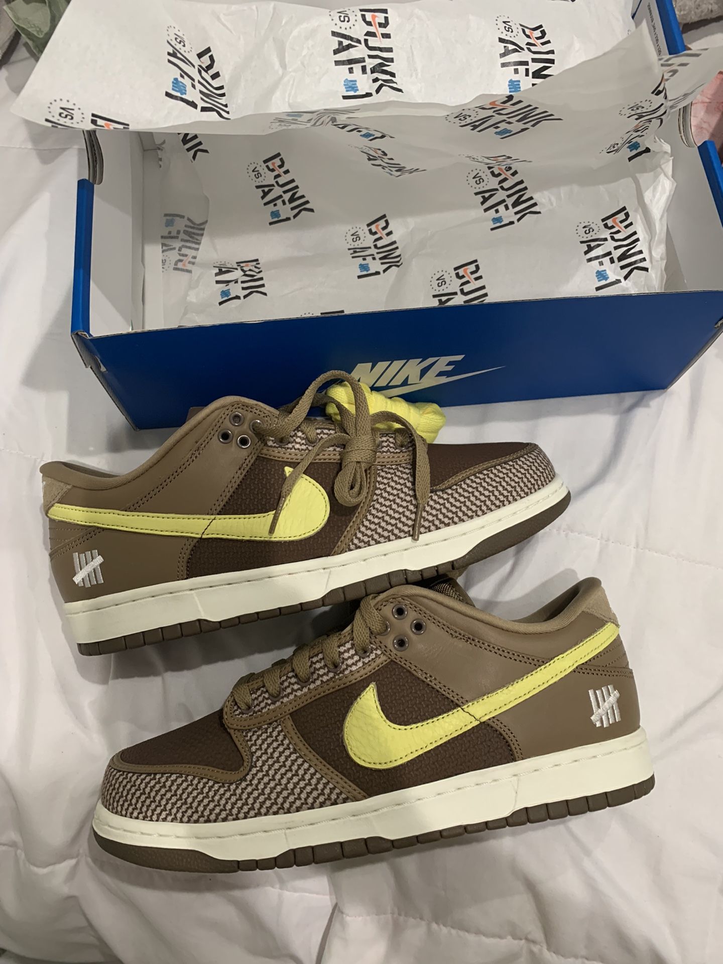 Nike Undefeated Dunks size 10 DS 