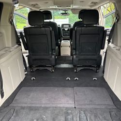 Chrysler Town Country 2011 M35 4000 Or Trade