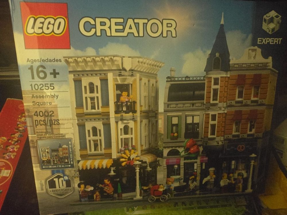 Assemby Square 10255