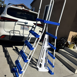 Obove ground pool ladder