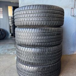 275/55/20. Michelín