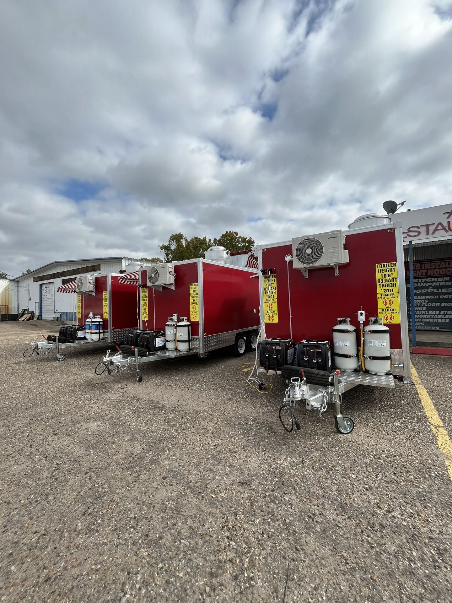 FULLY EQUIPPED FOOD TRAILER 14FT READY TO Title GO