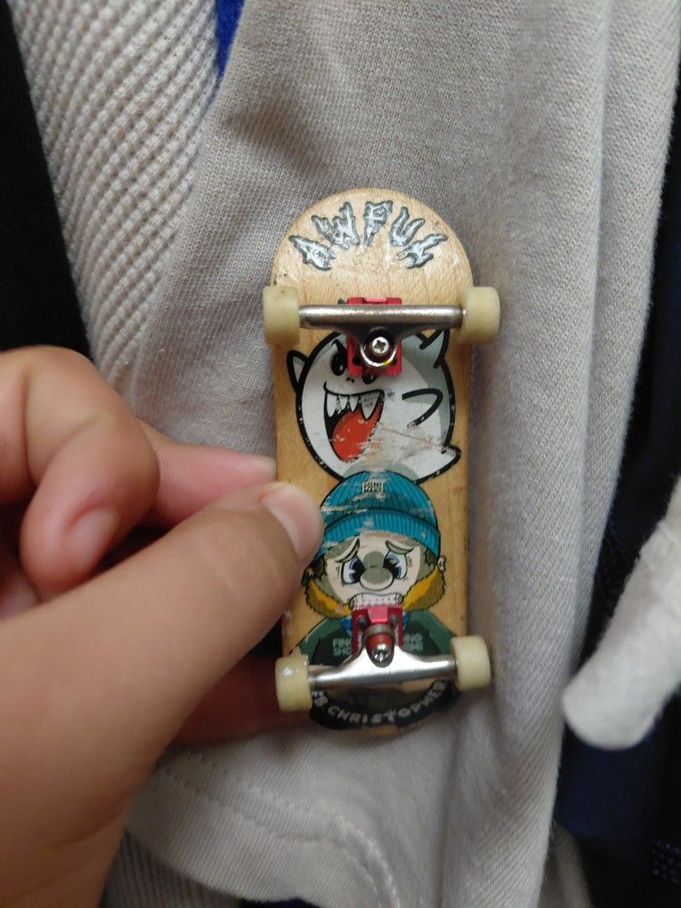 Fb Crihstapoher Finger Board