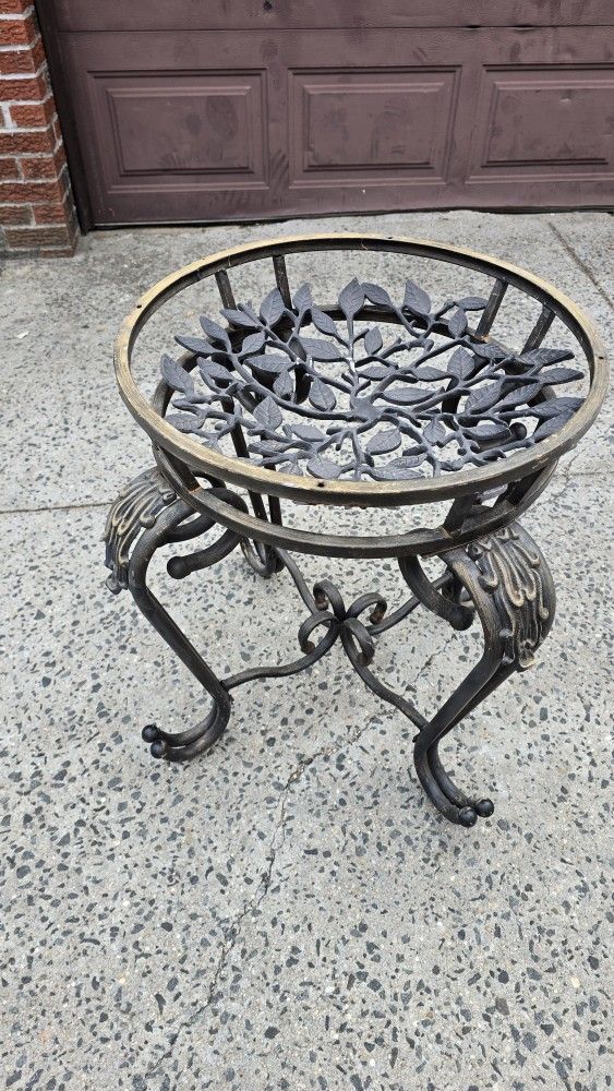 Plant stand like new....