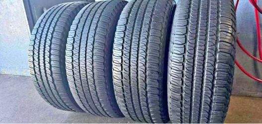 245/70/17 Goodyear Tires con 80% de vids las 4