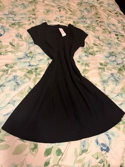 Woman Size 2 Banana Republic Black Textured Knit Fit & Flare Crew Neck Cap Sleeve