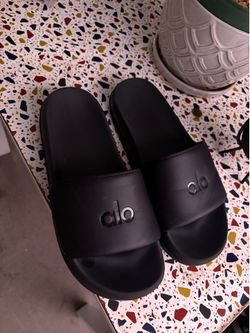 Alo Slides. Men size 10