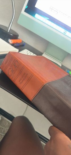 NLT BIBLE with STUDY