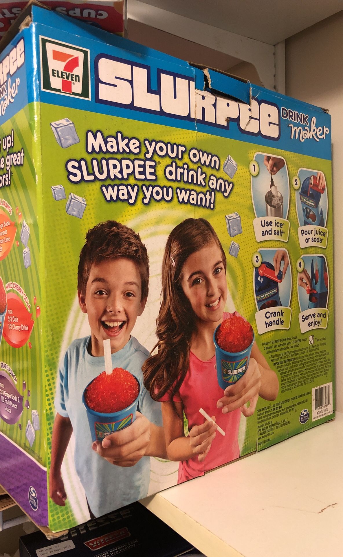 Snow cone maker