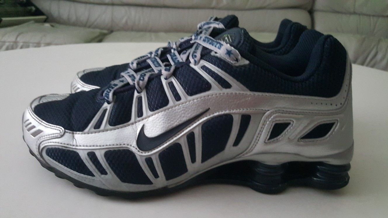 Nike Shox Turbo 3.2 SL
"size 8.5"
