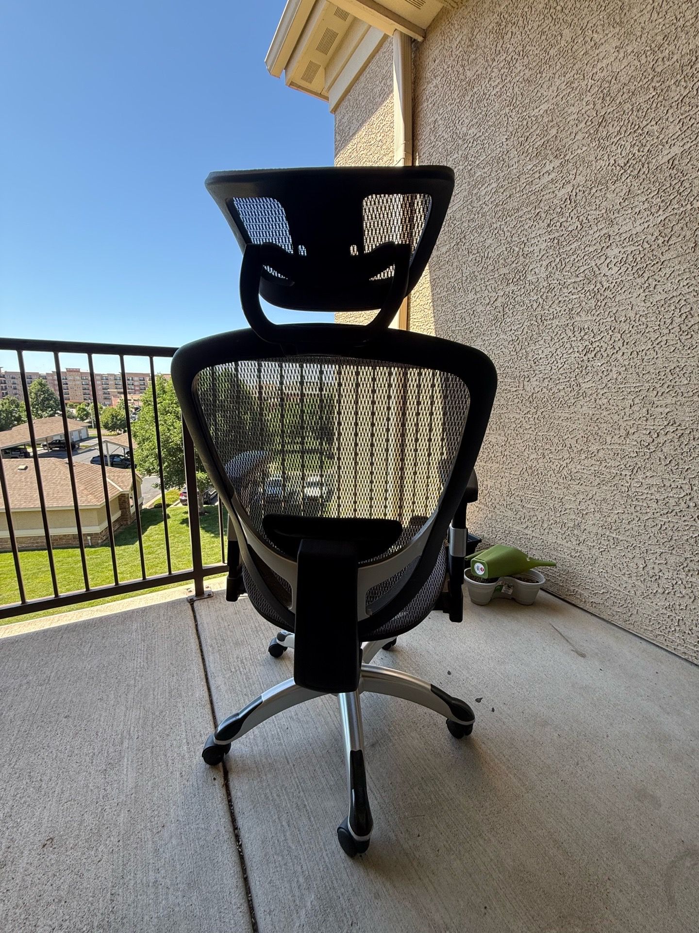 OFFICE CHAIR