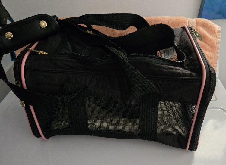 Small Sherpa Pet Carrier-never used
