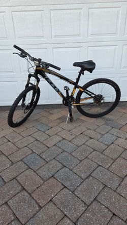 Felt Q520 Mountain Bike - 26" Wheels - 24 Speed - Disc Brakes