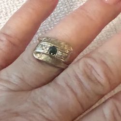 14 K Gold (4.5 Grams) Ring With Two Tiny Diamonds And A Tiny Emerald