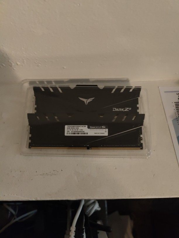 2x 8 GB Ram Sticks