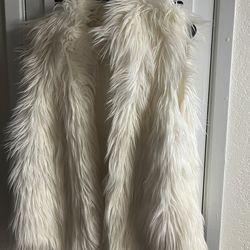 Michael Kors   Cream Fluffy Vest  Size Xl