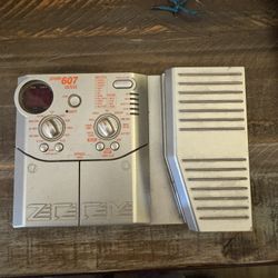 Zoom Bass Pedal 607 