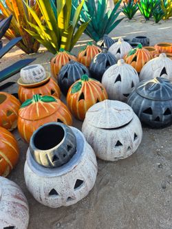 Planters🪴birdbaths, metal yard art