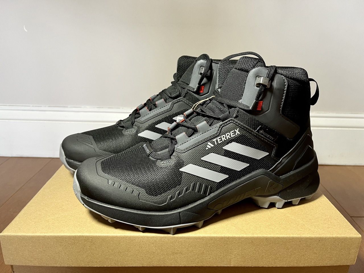 Adidas Terrex Swift R3 Mid Gore-Tex Hiking Shoes men size 9.5 NEW with box